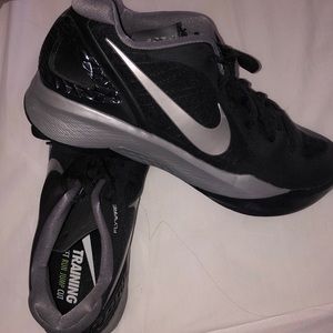 nike NEVER WORN hyper spike volleyball shoes 9.5